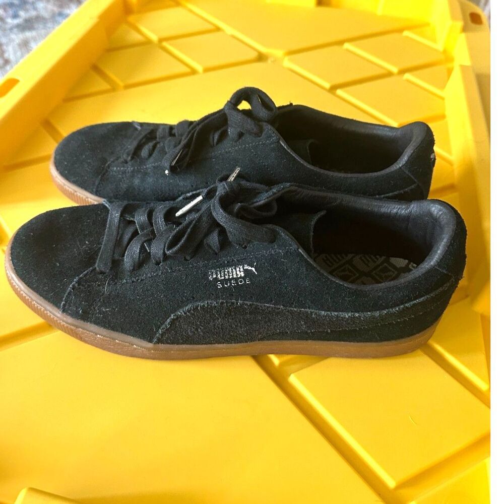 Puma Suede Classic Black & Gum Sole Sneakers - Men's Size 10
